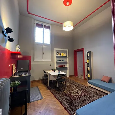 The Window On The Courtyard, Entire - La Finestra Sul Cortile, Intero * Bolonya