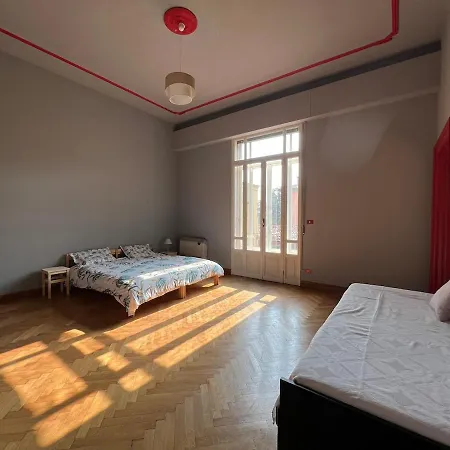 The Window On The Courtyard, Entire - La Finestra Sul Cortile, Intero * Bologna