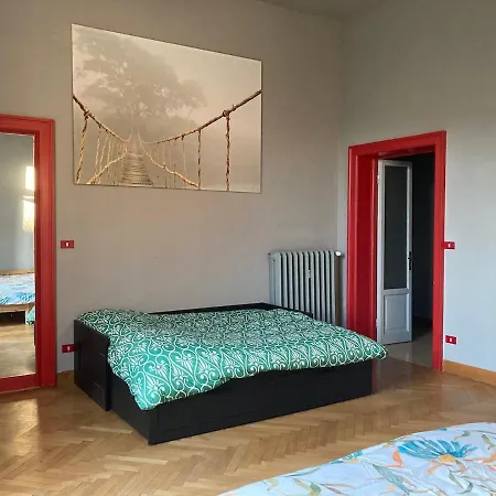 The Window On The Courtyard, Entire - La Finestra Sul Cortile, Intero Lägenhet