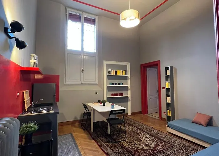 The Window On The Courtyard, Entire - La Finestra Sul Cortile, Intero * بولونيا