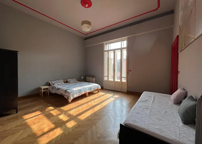 The Window On The Courtyard, Entire - La Finestra Sul Cortile, Intero * بولونيا