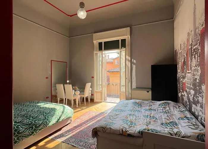 The Window On The Courtyard, Entire - La Finestra Sul Cortile, Intero بولونيا