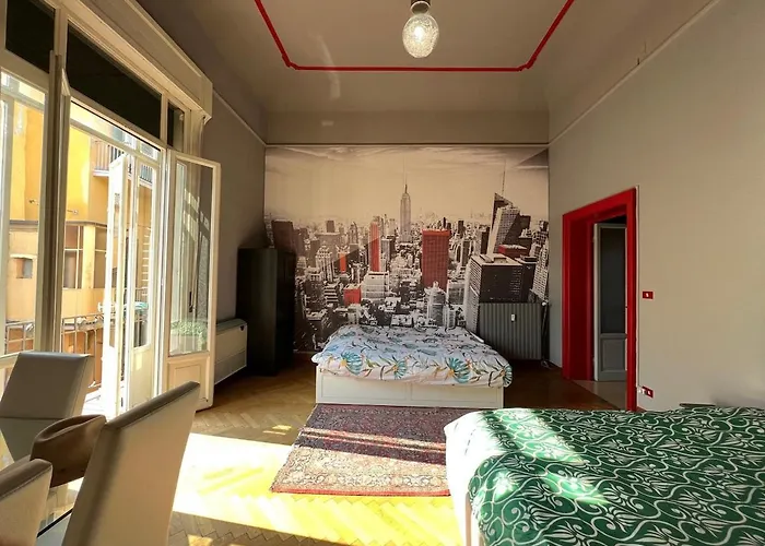 The Window On The Courtyard, Entire - La Finestra Sul Cortile, Intero