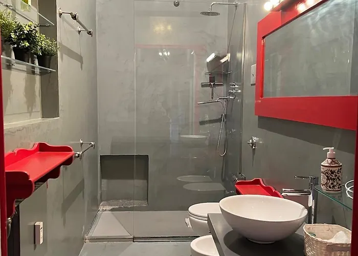 The Window On The Courtyard, Entire - La Finestra Sul Cortile, Intero * Bolonia