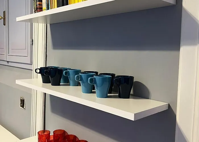 The Window On The Courtyard, Entire - La Finestra Sul Cortile, Intero * Bolonia