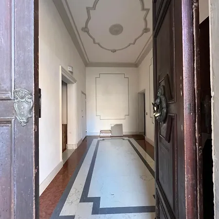 The Window On The Courtyard, Entire - La Finestra Sul Cortile, Intero * Bologna