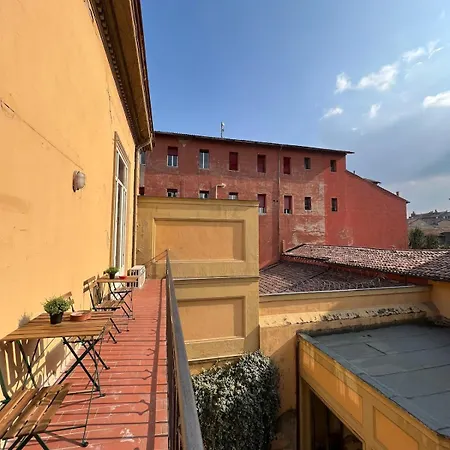 The Window On The Courtyard, Entire - La Finestra Sul Cortile, Intero Lejlighed Bologna