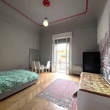 The Window On The Courtyard, Entire - La Finestra Sul Cortile, Intero Apartment *