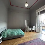 The Window On The Courtyard, Entire - La Finestra Sul Cortile, Intero Apartment *