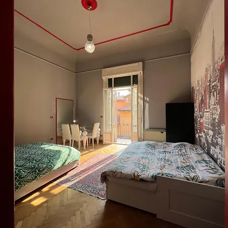 The Window On The Courtyard, Entire - La Finestra Sul Cortile, Intero 博洛尼亚